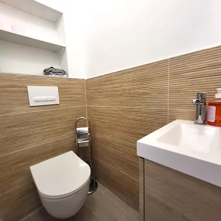 Cozy Fully Renovated By The Sea Apartamento *