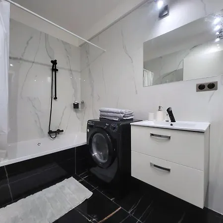 Cozy Fully Renovated By The Sea Apartment Menton